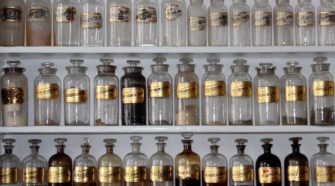 Der Einkauf in Online-Apotheken ist für die meisten Verbraucher in Deutschland nicht mehr wegzudenken.