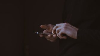Wenngleich die SMS in der privaten Nutzung immer mehr durch Messengerdienste ersetzt wird, bleibt sie doch ein wichtiger Baustein im Omnichannel-Marketing.