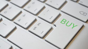 Tastatur, die anstatt der Enter-Taste eine Buy-Taste hat