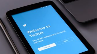 Twitter Bildschirm auf Smartphone