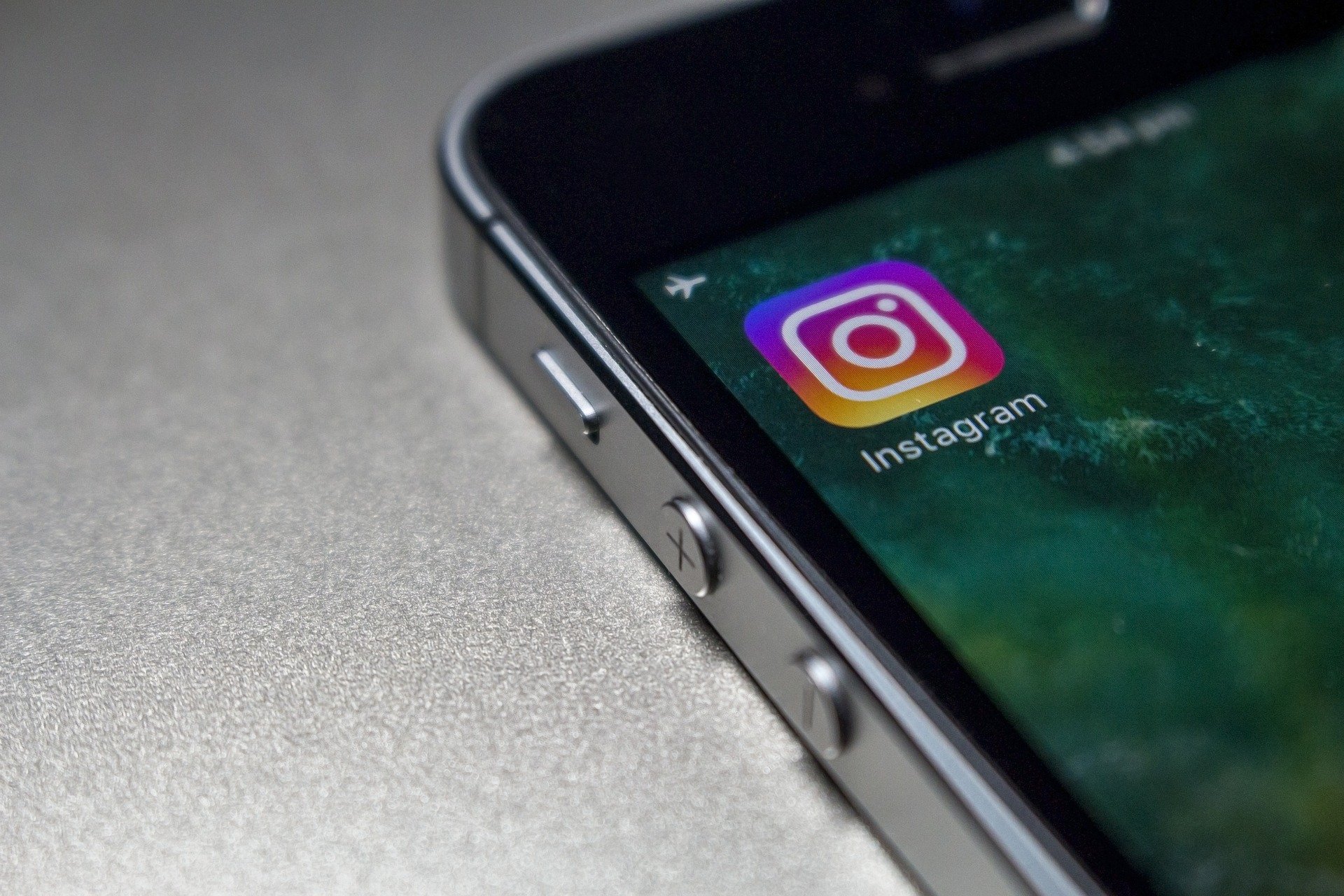 Instagram Drops Funktion Instagram Icon auf Smartphone