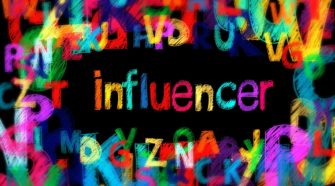 virtuelle influencer schriftzug influencer