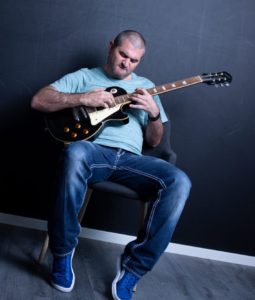 MultichannelDay Michael Atug mit Guitarre