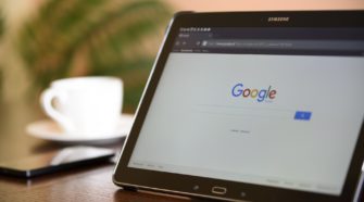 Chatbot vs. Suchmaschine – die Vor- und Nachteile