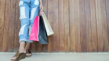 Junge Menschen kaufen anders ein und entscheiden so mit über den Handel. Wie sieht das E-Commerce der Zukunft also aus?